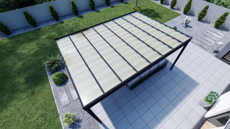 Vogelperspektive auf ein Terrassendach mit gewellter, heller Kunststoff-Eindeckung und schlanken Stützen über einer Terrasse mit Großformatplatten