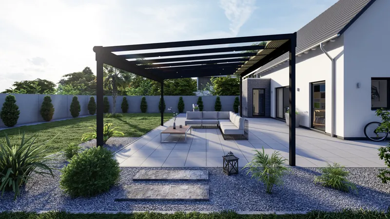 Freistehendes Terrassendach mit schwarzen Sparren über einer großen Terrasse mit Loungemöbeln neben einem Wohnhaus