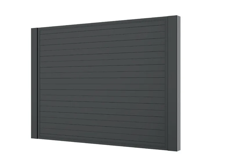 Geschlossene Sichtschutzwand aus anthrazitfarbenen Aluminium-Paneelen, freigestellt